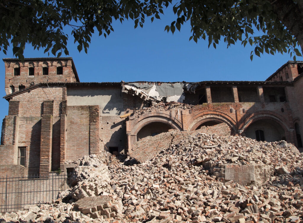 Castello delle Rocche after Earthquake half ruined, half standing. Why?