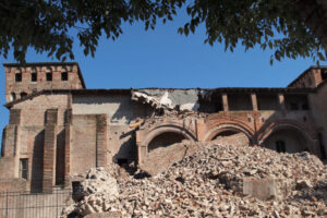 Castello delle Rocche after Earthquake half ruined, half standing. Why?