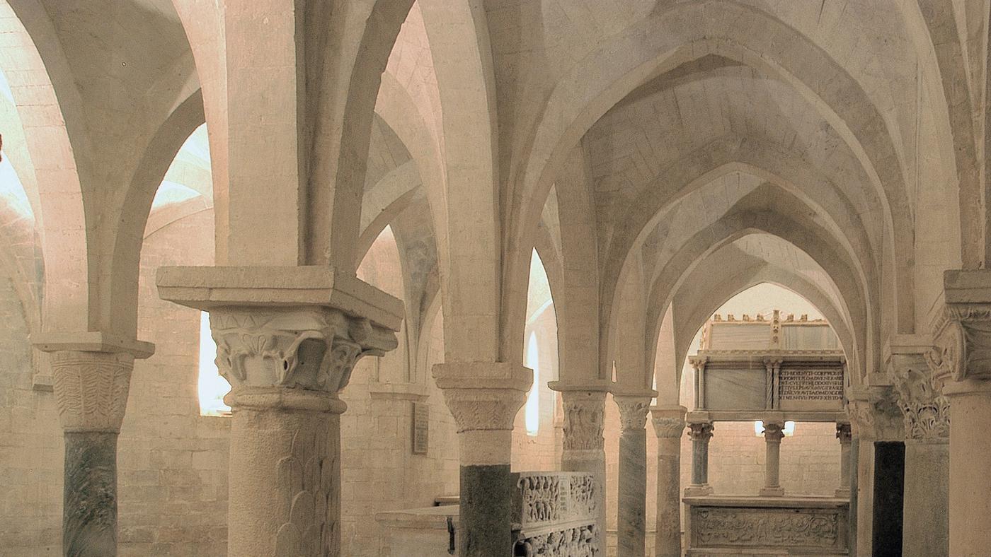 tinta-chiara-en-patine-sur-pierres-994